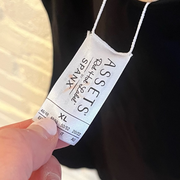 Assets By Spanx Tank Top Size XL - Picture 4 of 16